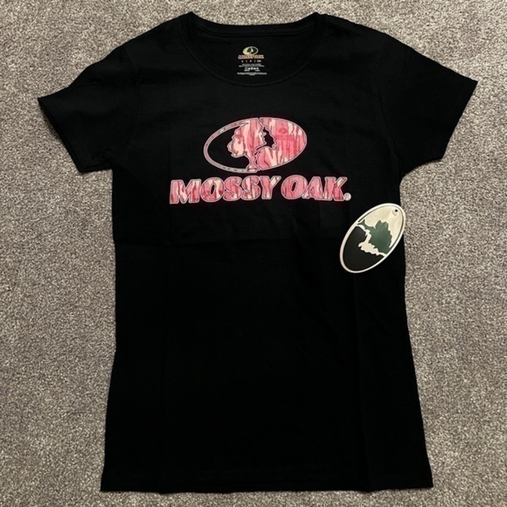 NWT Women’s Mossy Oak Black Graphic Shirt